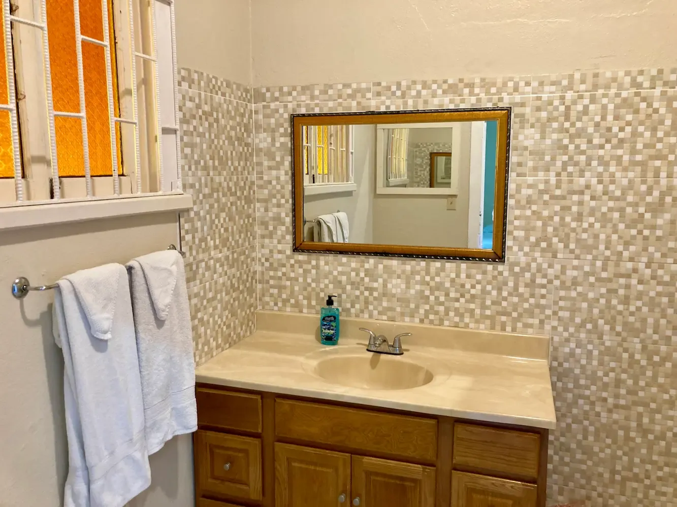 Room 1 at The Irie Inn: Private bathroom