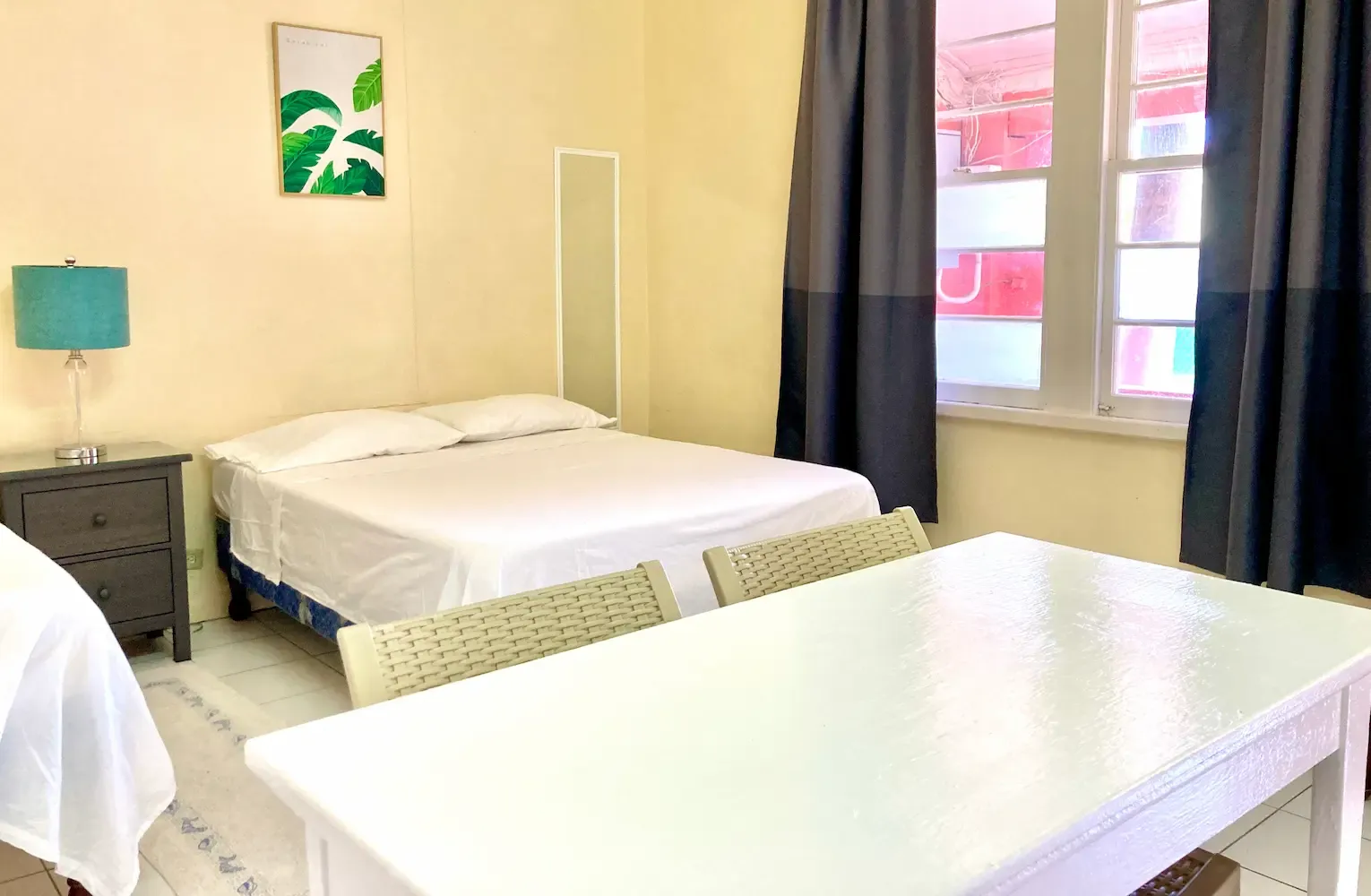 Room 1 at The Irie Inn: Another view of the beds