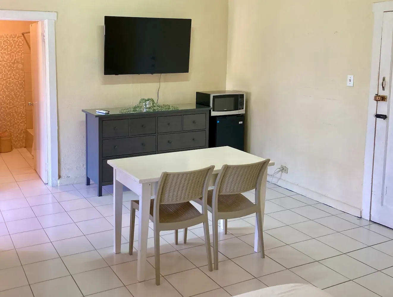 Room 1 at The Irie Inn: Living area