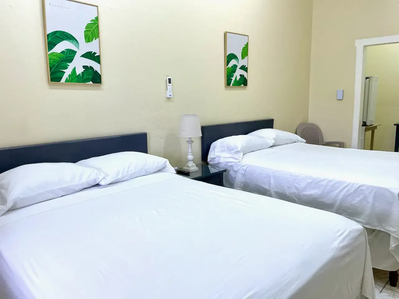 Room 2 at The Irie Inn: Another view of the beds