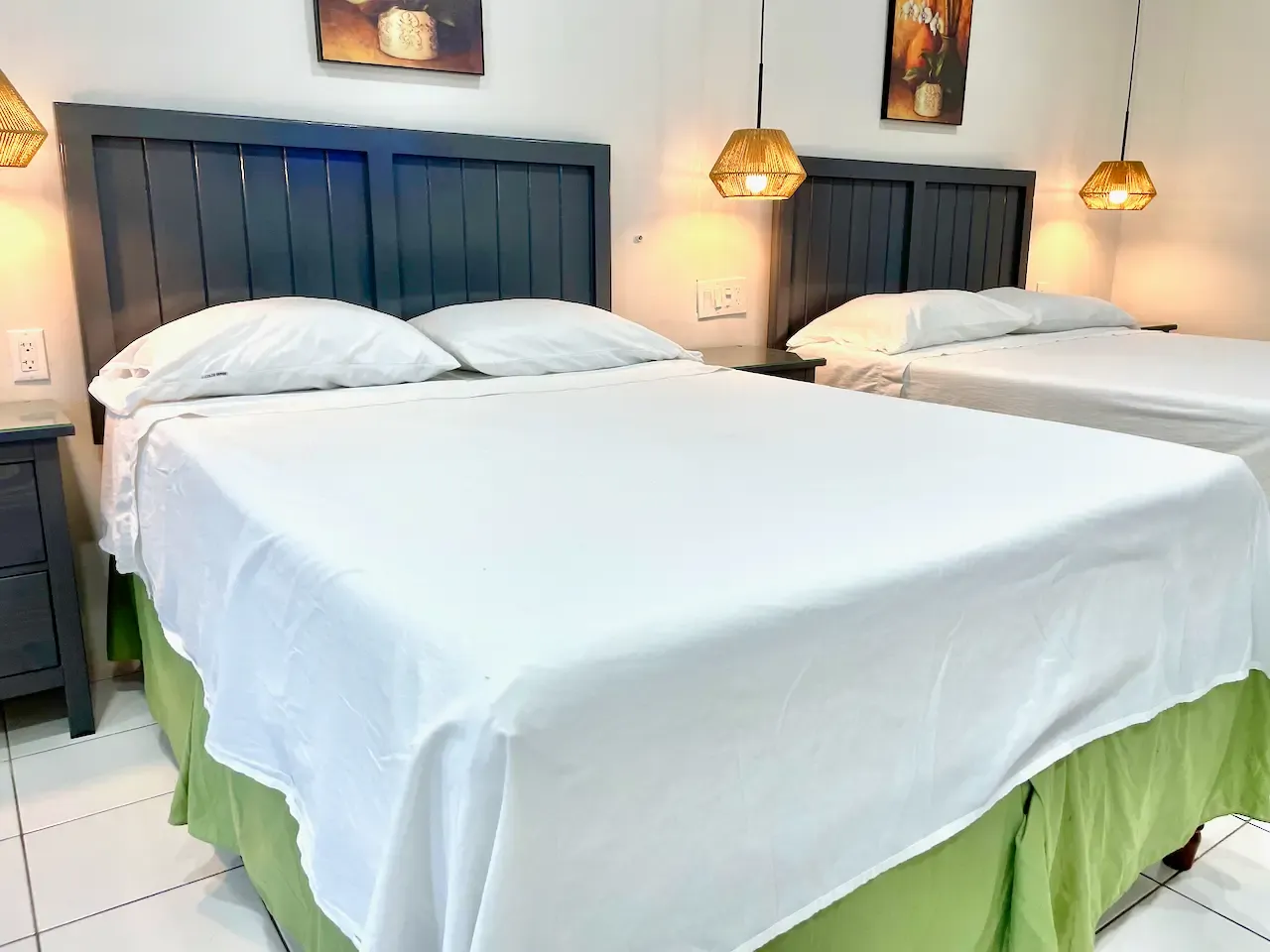 Room 4 at The Irie Inn: Bed headboards