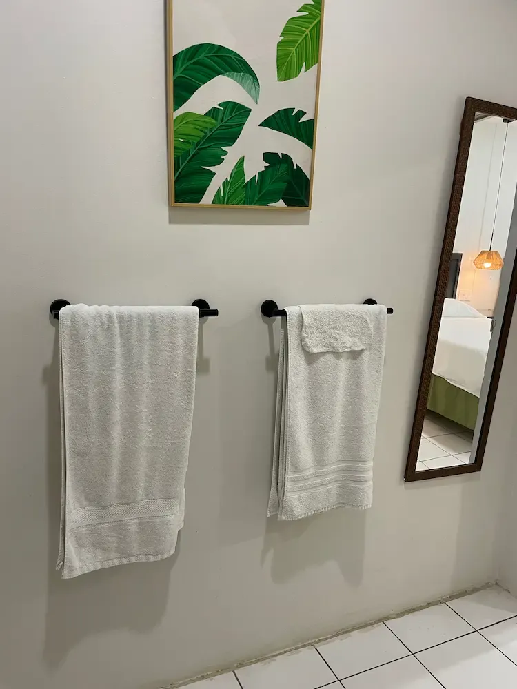 Room 4 at The Irie Inn: Guest towels