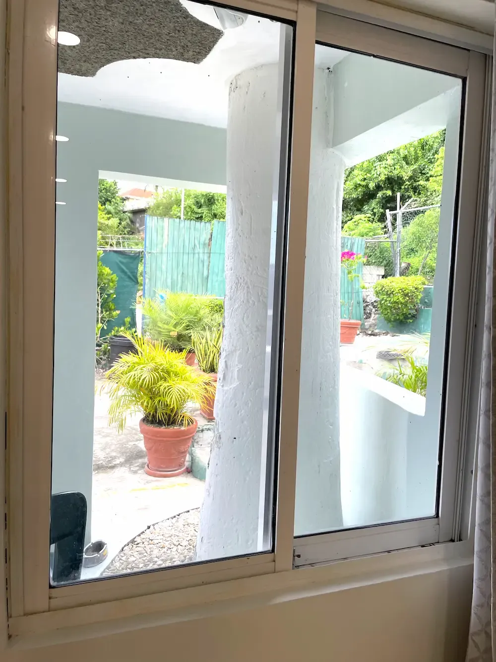 Room 4 at The Irie Inn: Room window
